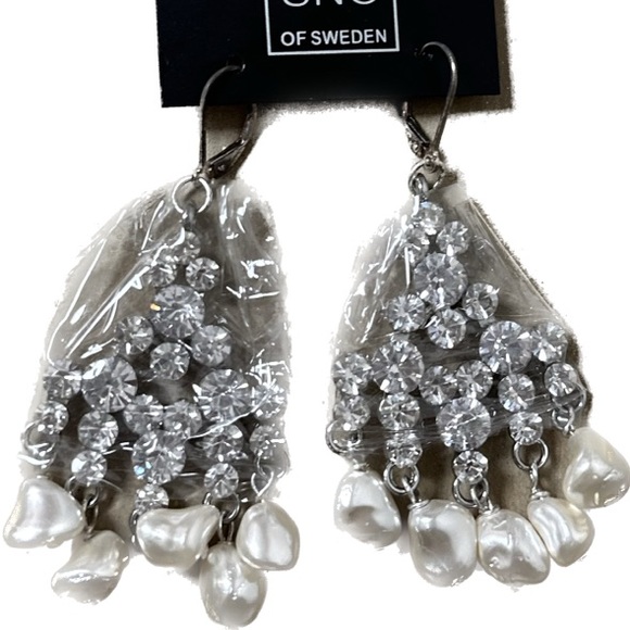 Snö of Sweden pearl cubic glam earrings nwt white pearls hypo allergenic - Picture 3 of 5